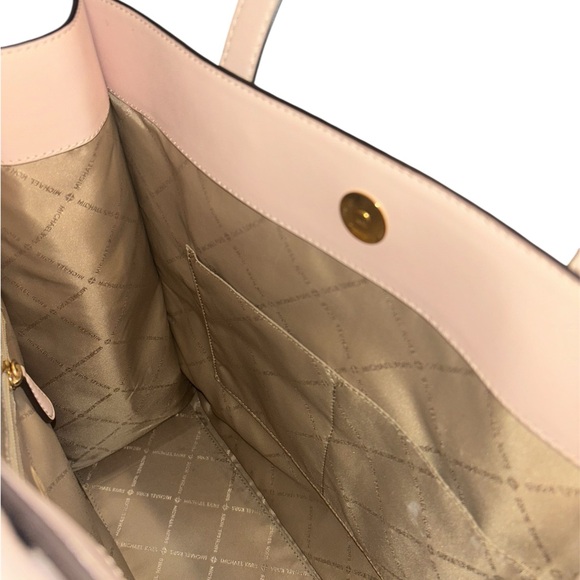 Michael Kors Kenly Monogram Signature Tote - Picture 9 of 16